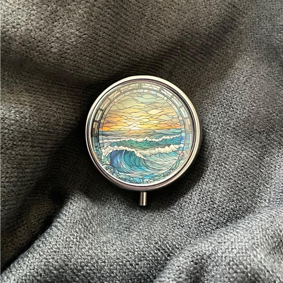 Ocean Pill Box with Mirror, Pill Box 3 sections. Carry your pills with class. - Picture 2 of 6